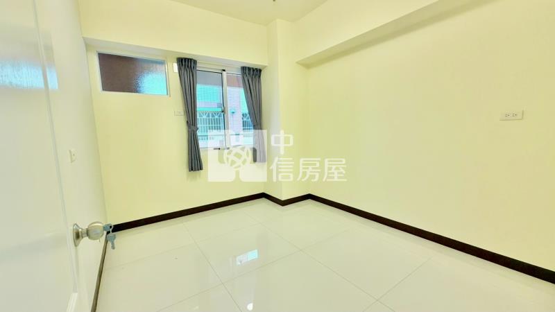 鳳山國中電梯景觀三房房屋室內格局與周邊環境
