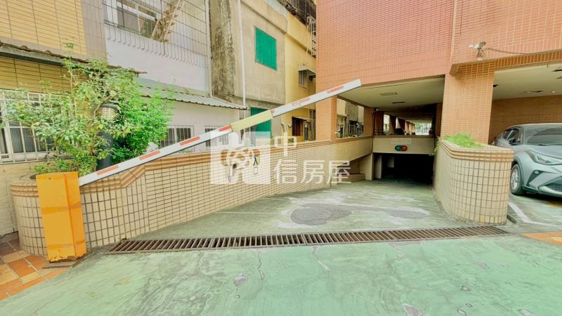 鳳山國中電梯景觀三房房屋室內格局與周邊環境