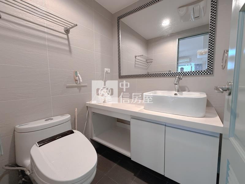 中壢交流道邊間景觀2房+平車房屋室內格局與周邊環境