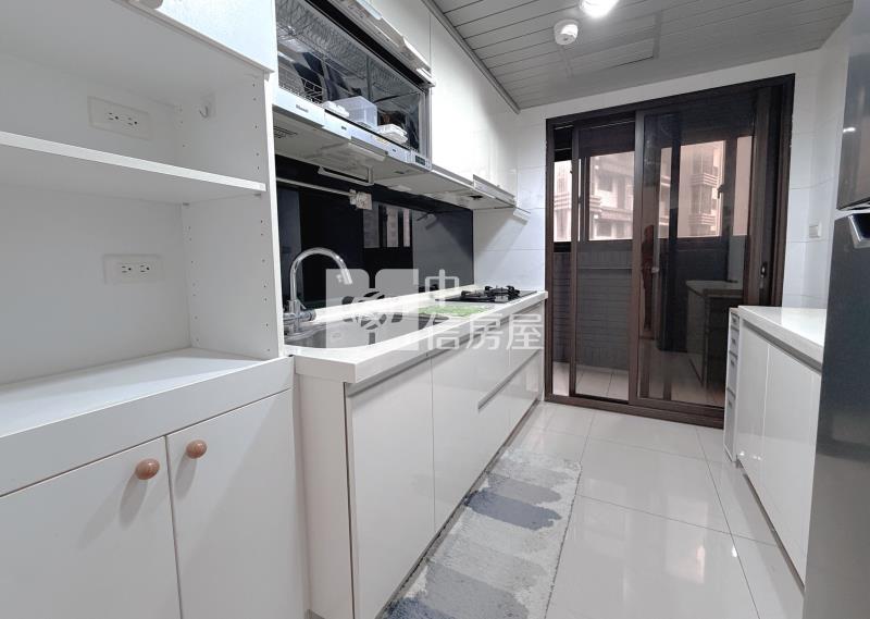 中壢交流道邊間景觀2房+平車房屋室內格局與周邊環境