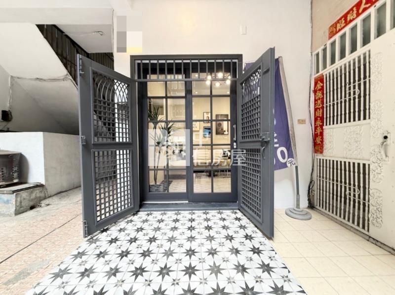 鳳山捷運精裝店住一樓寓房屋室內格局與周邊環境