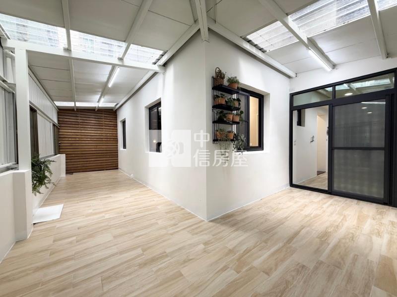 鳳山捷運精裝店住一樓寓房屋室內格局與周邊環境