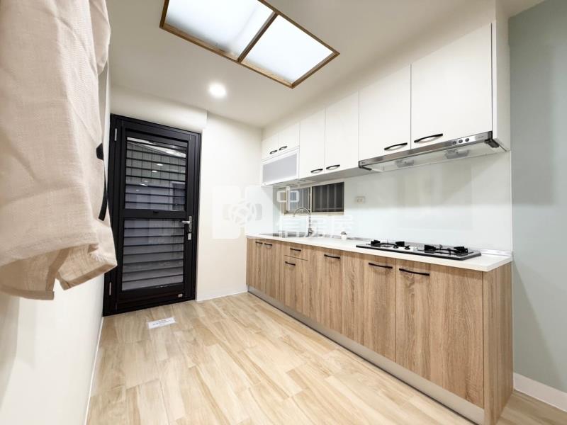 鳳山捷運精裝店住一樓寓房屋室內格局與周邊環境