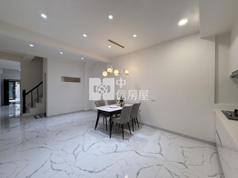 水萍溫雅緻四套房透天車墅房屋室內格局與周邊環境