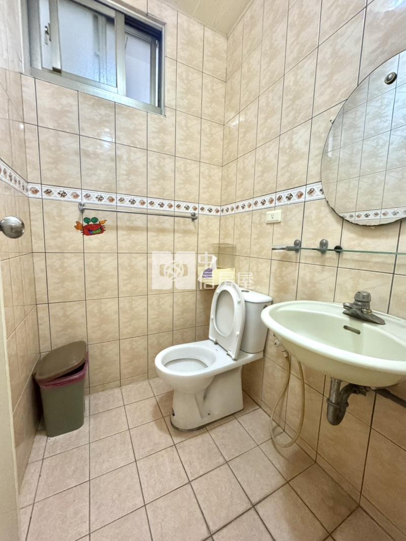 新平國小臨路車庫別墅房屋室內格局與周邊環境