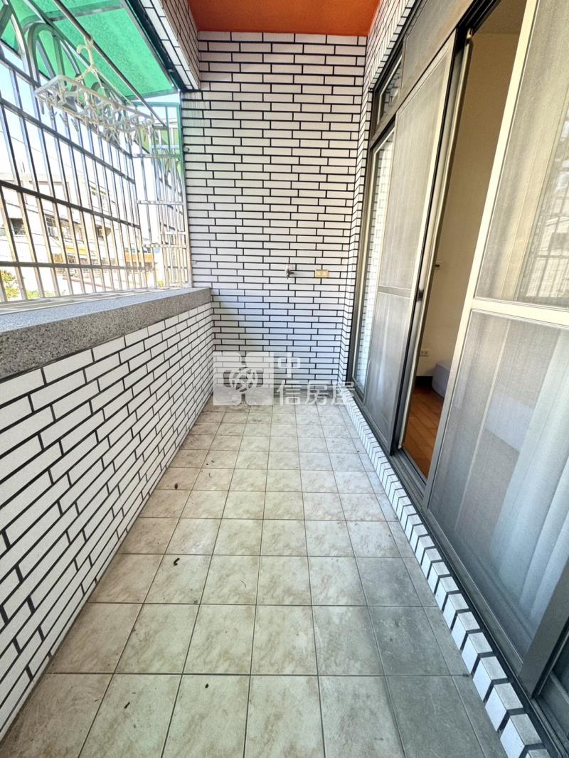 新平國小臨路車庫別墅房屋室內格局與周邊環境