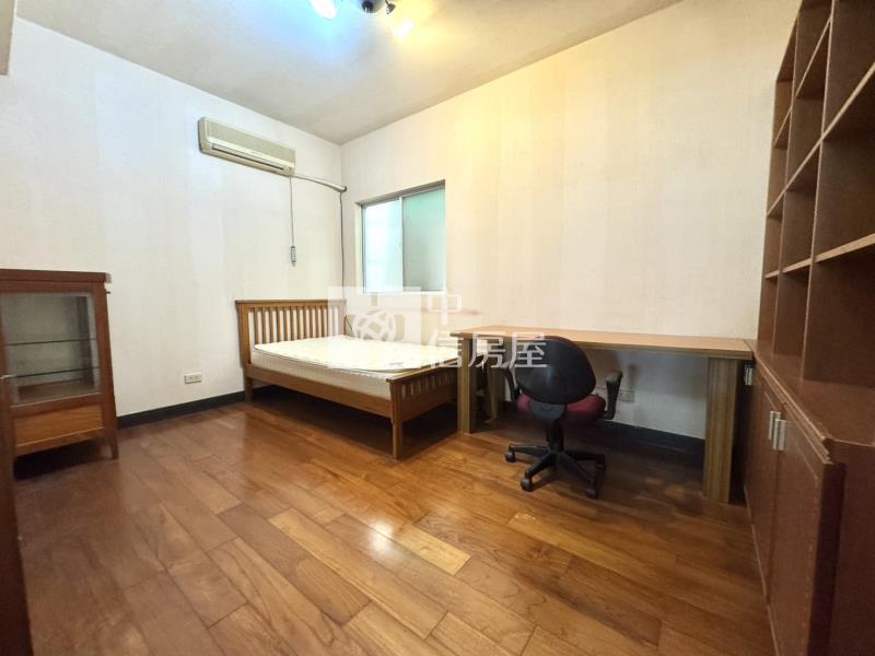 新平國小臨路車庫別墅房屋室內格局與周邊環境