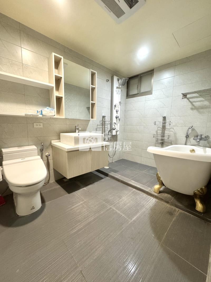 新平國小臨路車庫別墅房屋室內格局與周邊環境