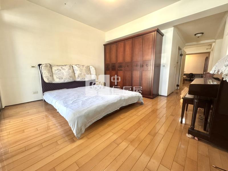 新平國小臨路車庫別墅房屋室內格局與周邊環境