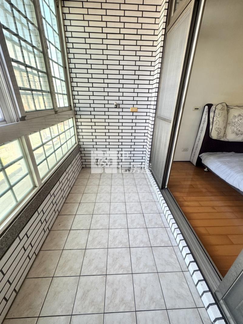 新平國小臨路車庫別墅房屋室內格局與周邊環境