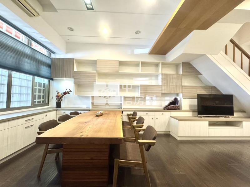 新平國小臨路車庫別墅房屋室內格局與周邊環境