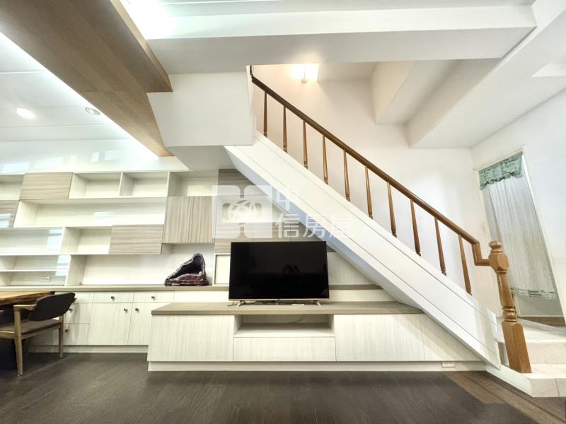 新平國小臨路車庫別墅房屋室內格局與周邊環境