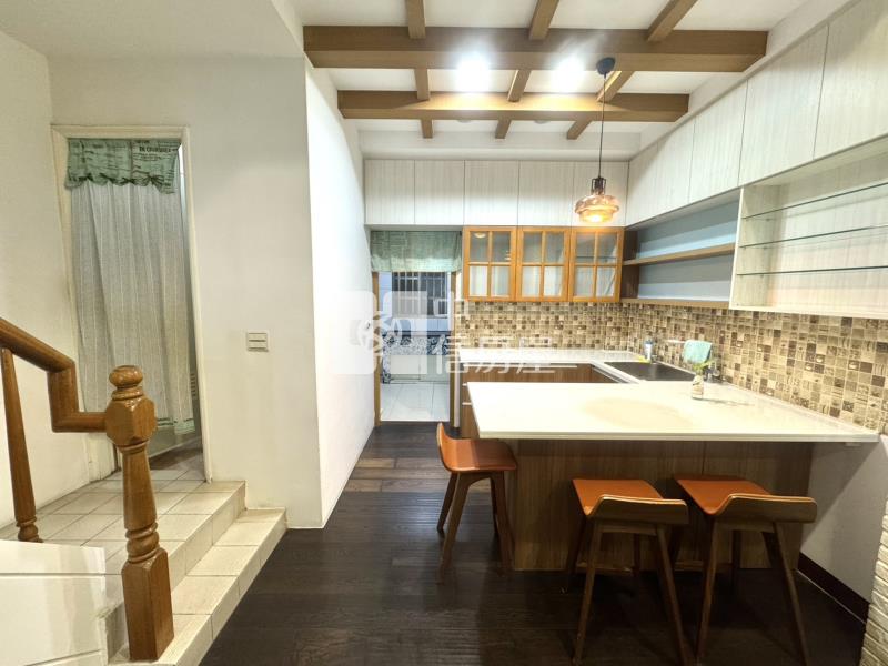 新平國小臨路車庫別墅房屋室內格局與周邊環境