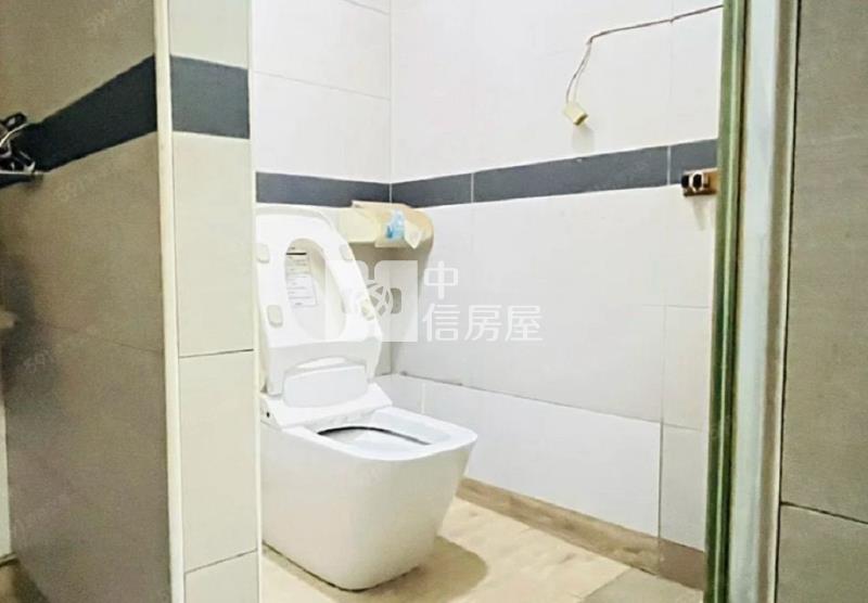 華勛商圈雙併大面寬店住(中信卓越團隊)房屋室內格局與周邊環境