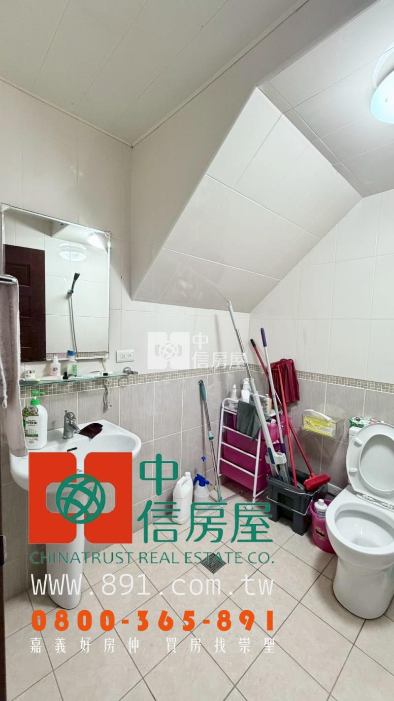 朴子輕屋齡車庫別墅房屋室內格局與周邊環境