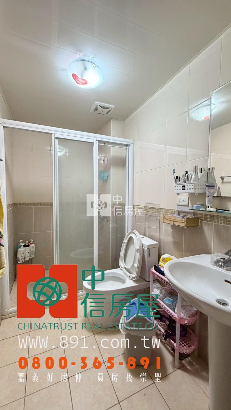 朴子輕屋齡車庫別墅房屋室內格局與周邊環境