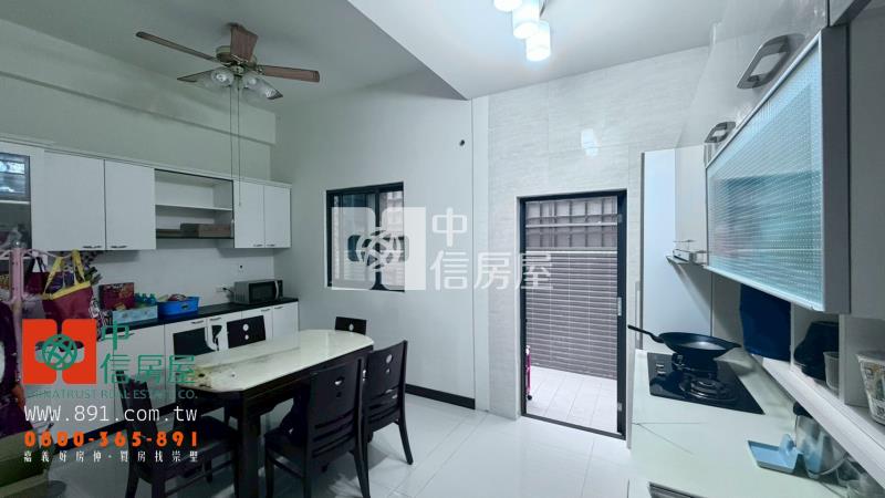 朴子輕屋齡車庫別墅房屋室內格局與周邊環境