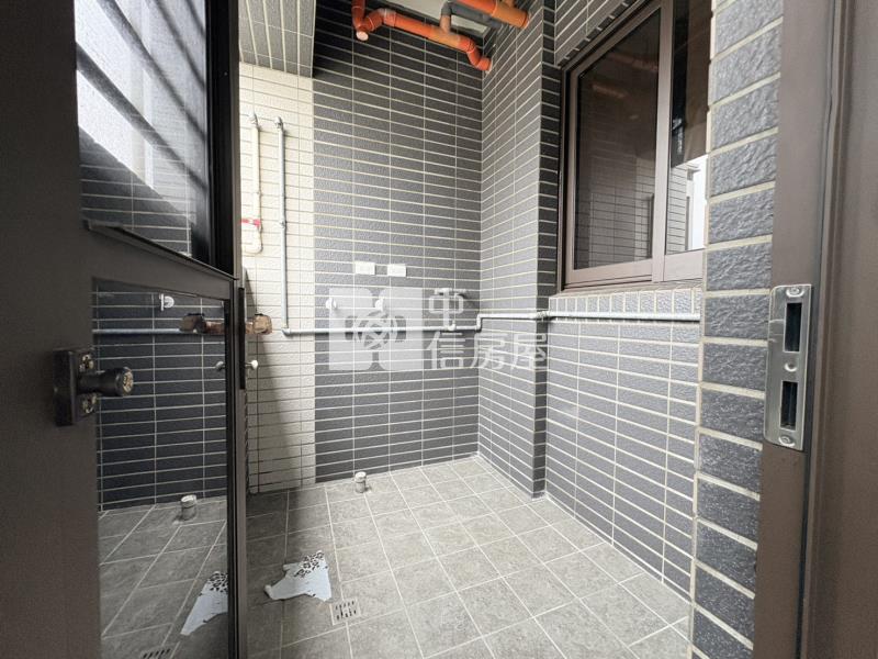 廣豐商圈全新兩房雙衛浴平車房屋室內格局與周邊環境