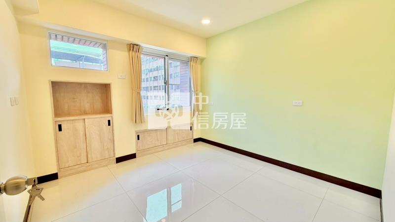 大昌商圈電梯翻新大四房房屋室內格局與周邊環境