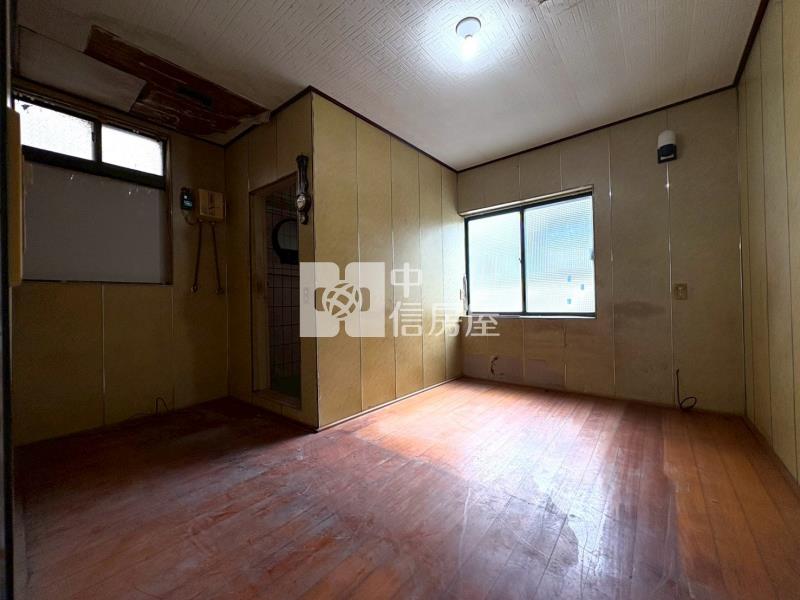 朴子市中心大面寬透天房屋室內格局與周邊環境