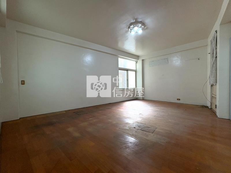 朴子市中心大面寬透天房屋室內格局與周邊環境