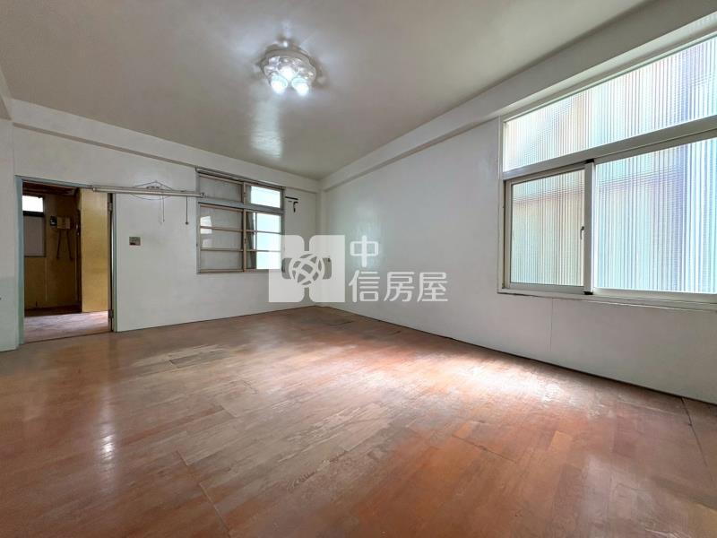 朴子市中心大面寬透天房屋室內格局與周邊環境