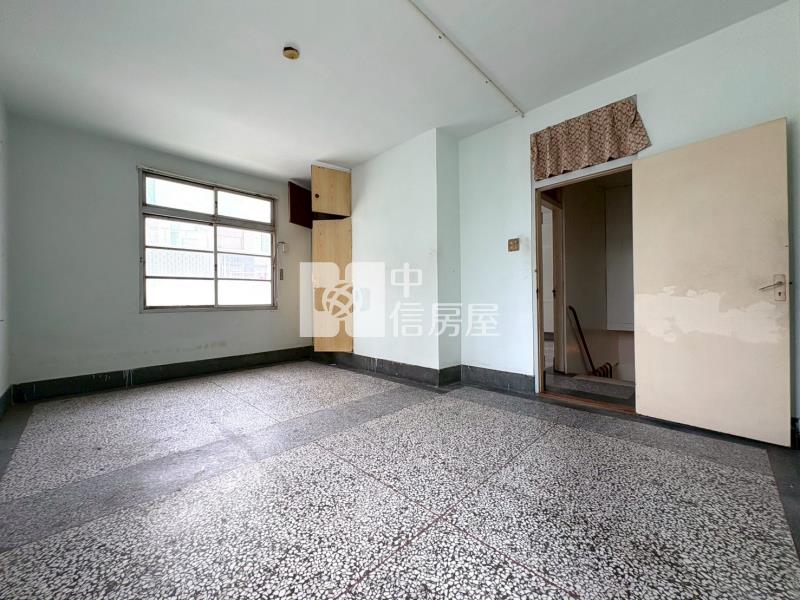 朴子市中心大面寬透天房屋室內格局與周邊環境