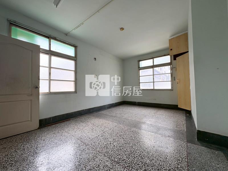 朴子市中心大面寬透天房屋室內格局與周邊環境