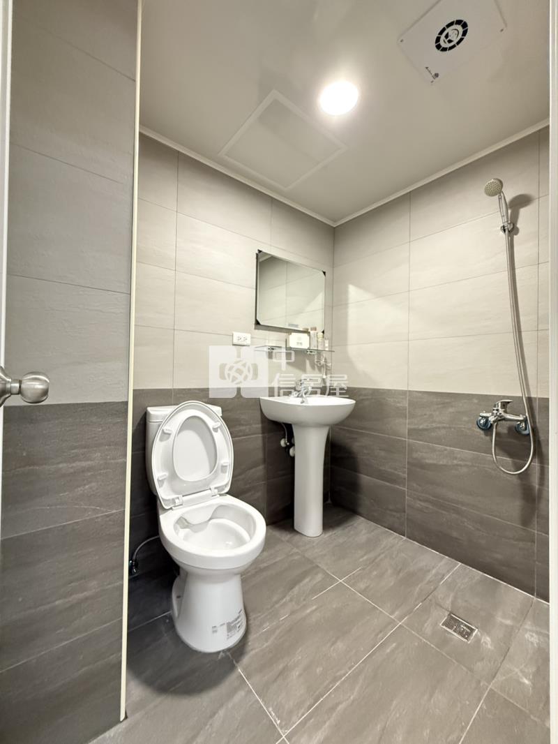 中山醫大慶捷運三面採光露台三房美屋房屋室內格局與周邊環境