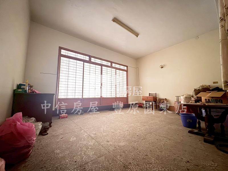 大道旁工業住宅房屋室內格局與周邊環境