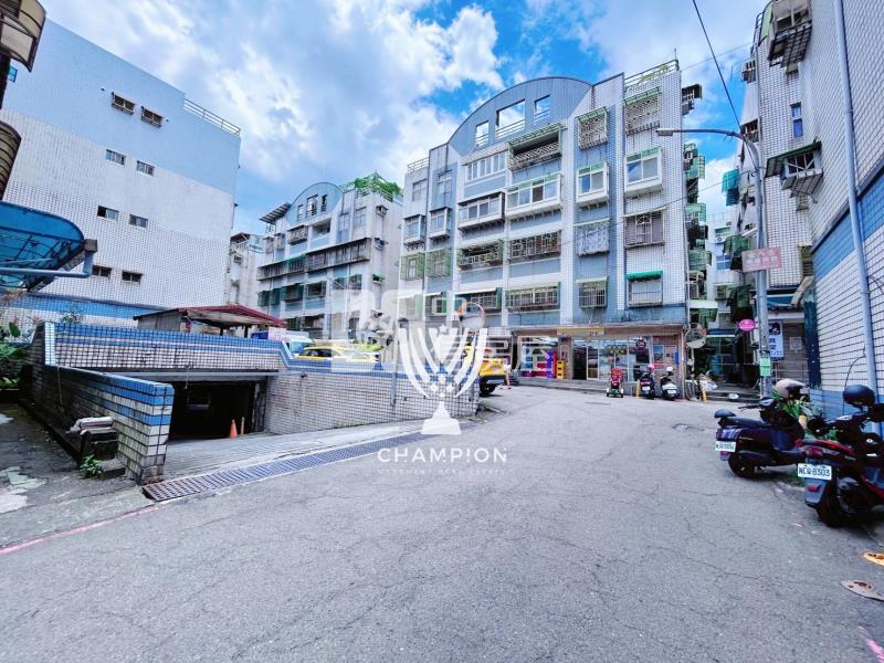 【冠軍】全民一家一樓店住房屋室內格局與周邊環境
