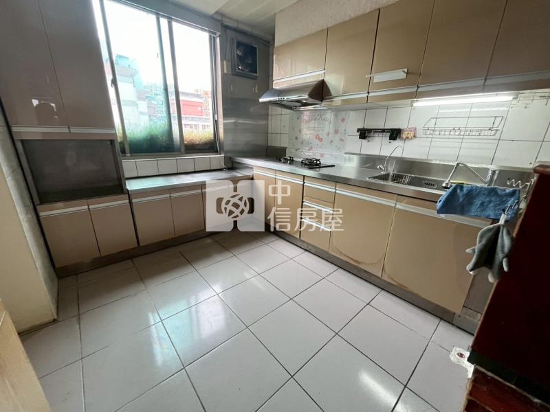 中山醫大坪數高樓層四房平車房屋室內格局與周邊環境