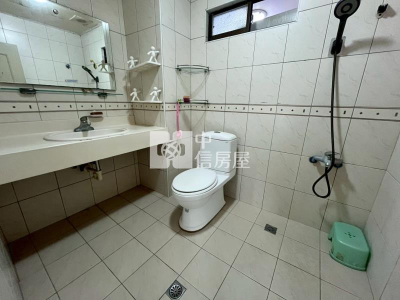 中山醫大坪數高樓層四房平車房屋室內格局與周邊環境