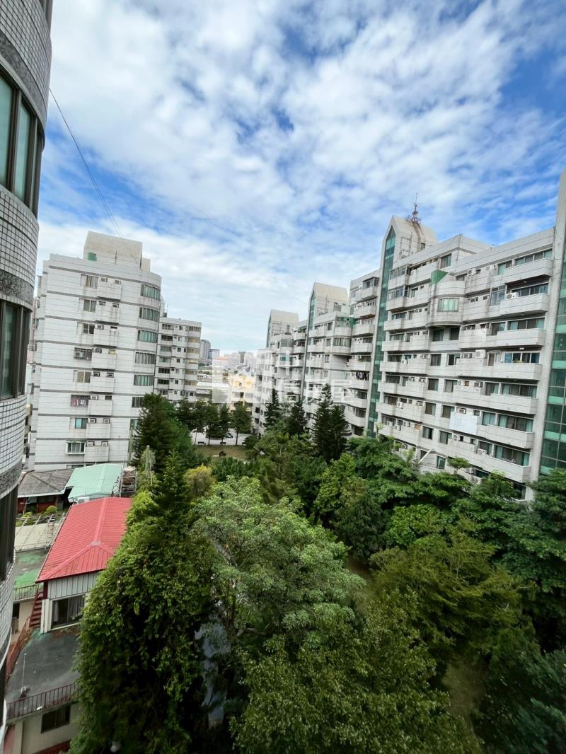 中山醫大坪數高樓層四房平車房屋室內格局與周邊環境