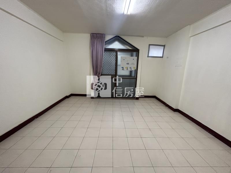 花園夜市需整修大空間賺錢店面房屋室內格局與周邊環境