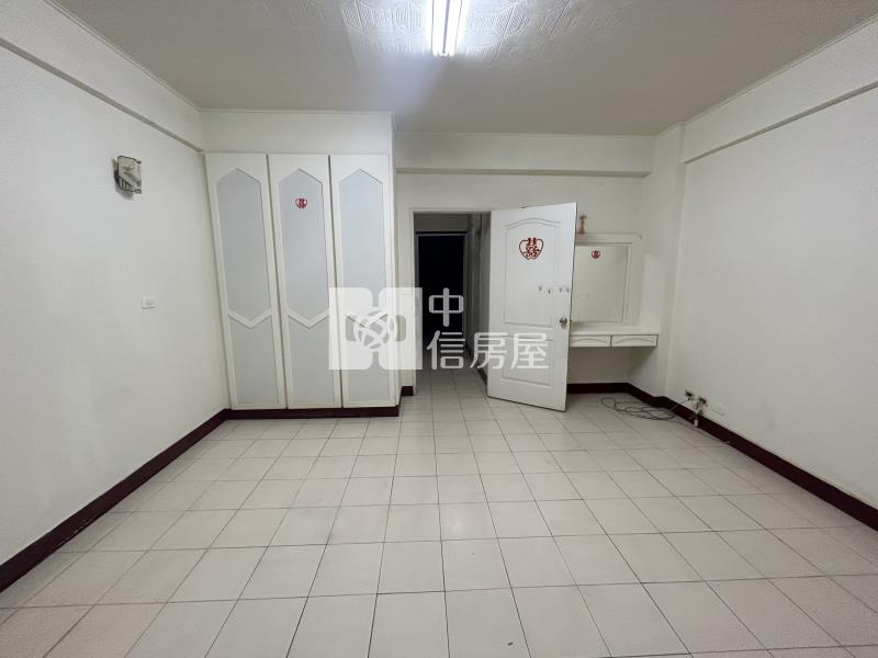 花園夜市需整修大空間賺錢店面房屋室內格局與周邊環境