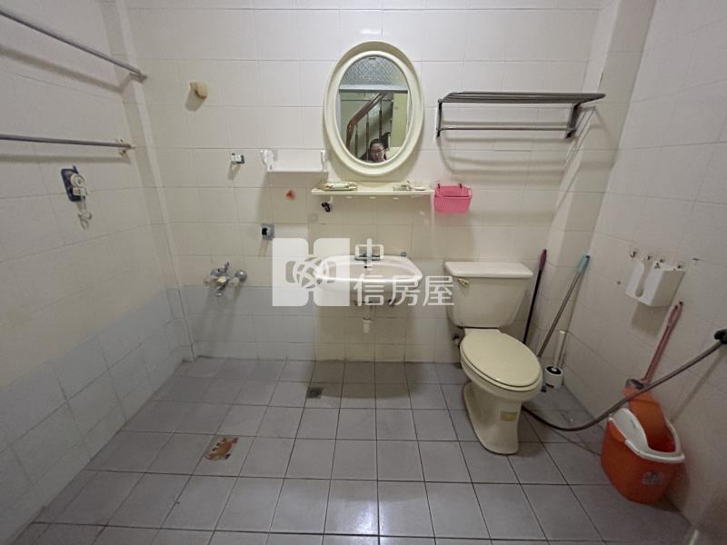 花園夜市需整修大空間賺錢店面房屋室內格局與周邊環境