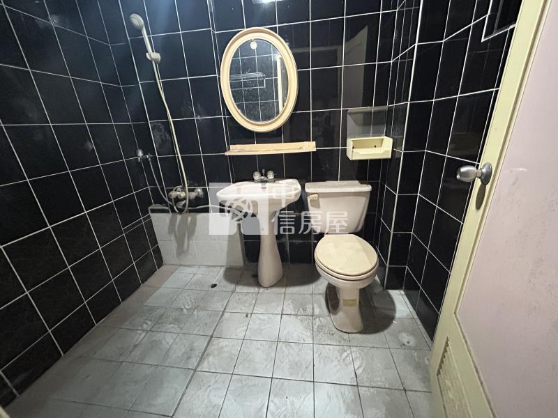 花園夜市需整修大空間賺錢店面房屋室內格局與周邊環境