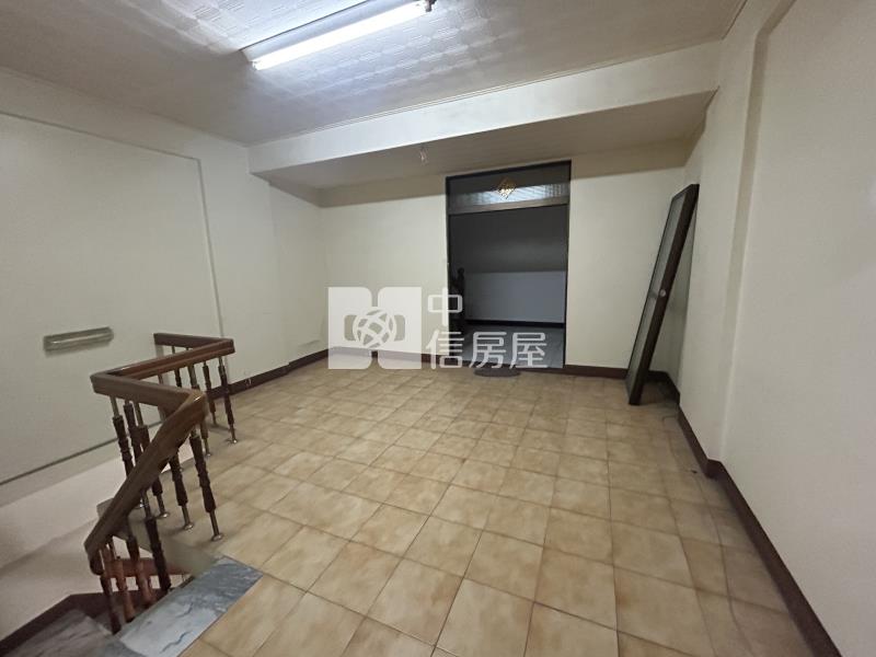 花園夜市需整修大空間賺錢店面房屋室內格局與周邊環境