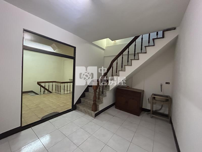 花園夜市需整修大空間賺錢店面房屋室內格局與周邊環境