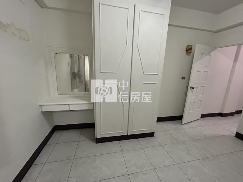 花園夜市需整修大空間賺錢店面房屋室內格局與周邊環境