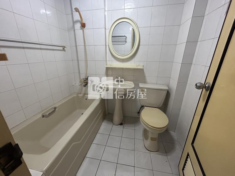 花園夜市需整修大空間賺錢店面房屋室內格局與周邊環境