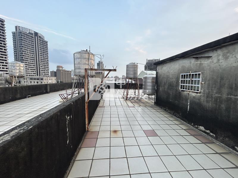 花園夜市需整修大空間賺錢店面房屋室內格局與周邊環境