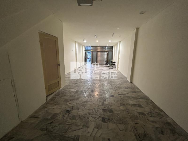 花園夜市需整修大空間賺錢店面房屋室內格局與周邊環境