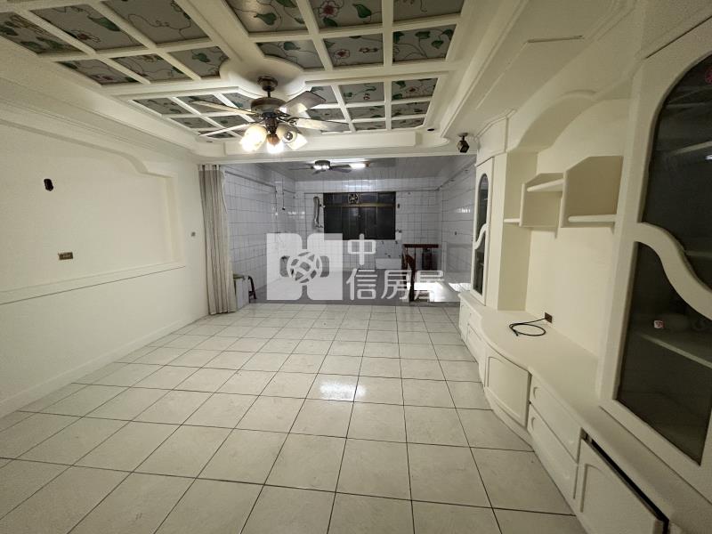 花園夜市需整修大空間賺錢店面房屋室內格局與周邊環境