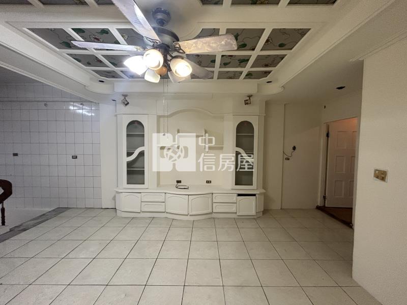 花園夜市需整修大空間賺錢店面房屋室內格局與周邊環境