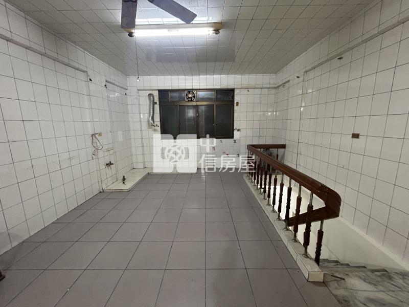 花園夜市需整修大空間賺錢店面房屋室內格局與周邊環境