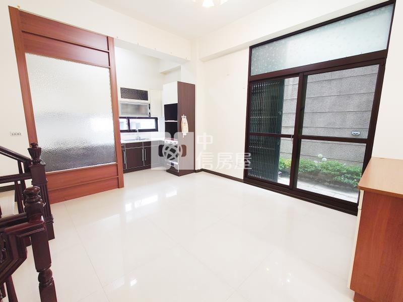 11期登陽館藏孝親美墅房屋室內格局與周邊環境