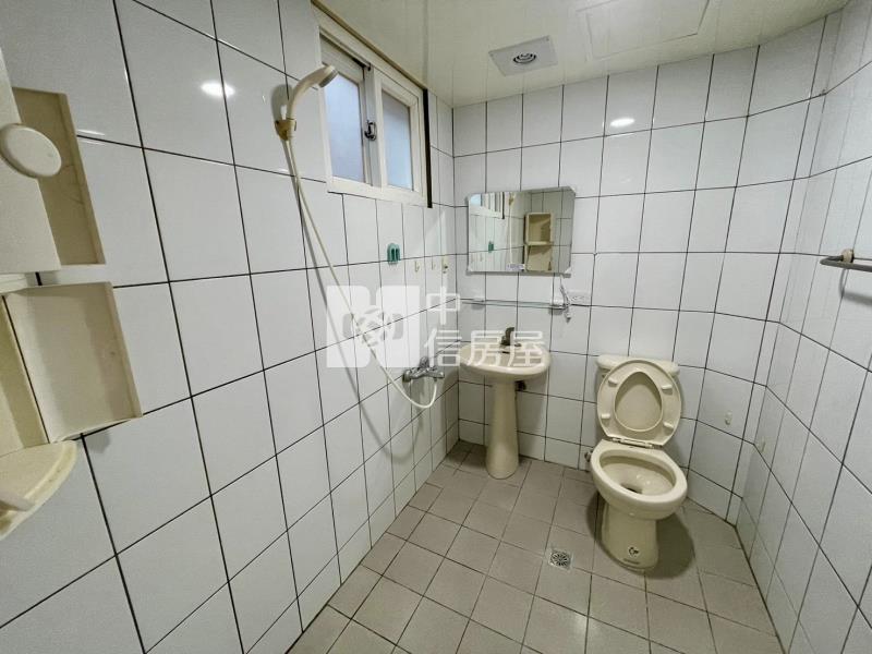 近中平商圈.愛買.整新三房車房屋室內格局與周邊環境