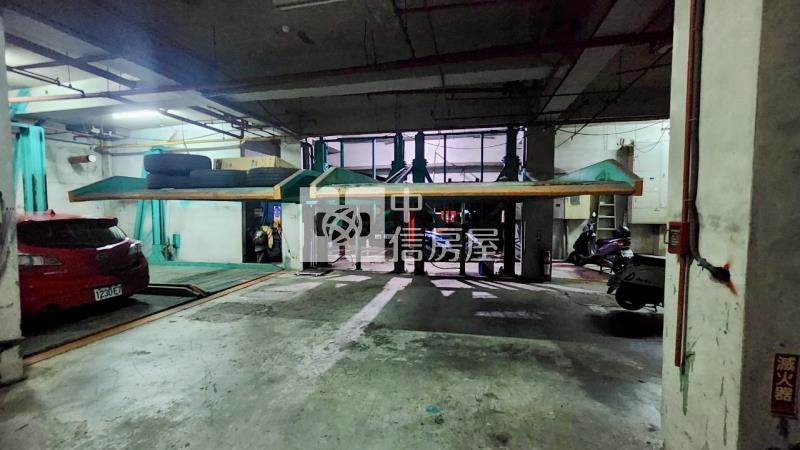 近中平商圈.愛買.整新三房車房屋室內格局與周邊環境